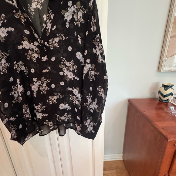 Vince White and Gray Floral Long Sleeve Blouse Shear Silk - Picture 6 of 6